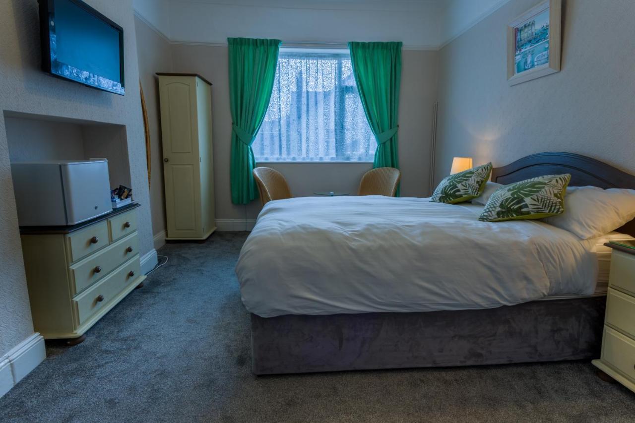 Relax At Rosscourt Guest House-Free On Site Parking (Adults Only) Bournemouth Buitenkant foto