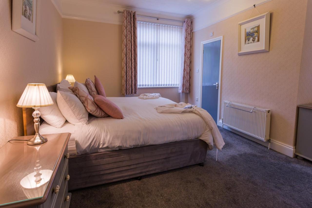 Relax At Rosscourt Guest House-Free On Site Parking (Adults Only) Bournemouth Buitenkant foto